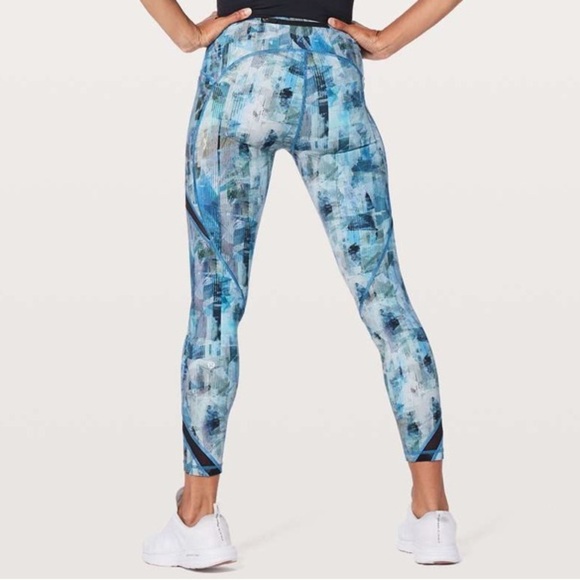 Lululemon On Pace Tight 7/8 25"
Sun Dazed Multi Blue size 4 - Picture 3 of 13